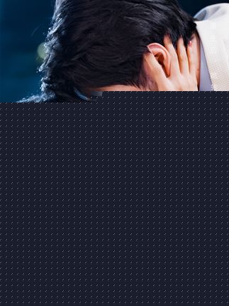 重生后她转身投入死对头怀抱封面图